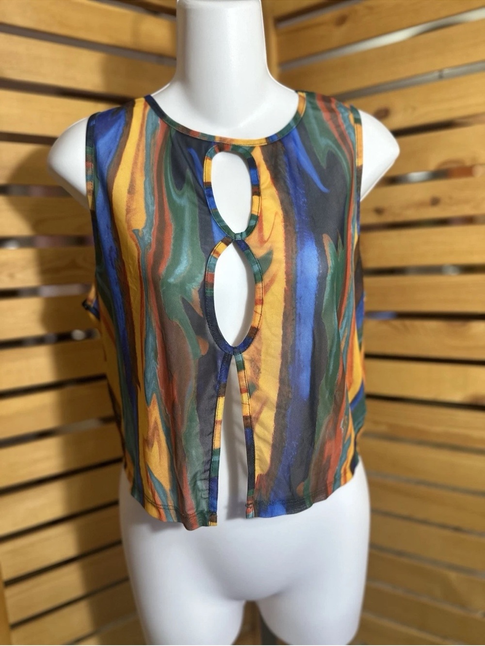 SHEIN Multicolor Striped Keyhole Crop Top